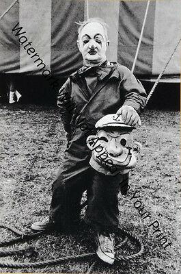 ODD BIZARRE STRANGE WEIRD CREEPY CRAZY FREAKY Circus Clown Dwarf VINTAGE PIC